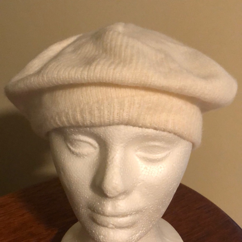 Women’s knit beret